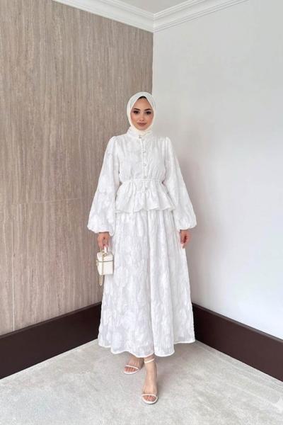 Çiçek Kabartmalı Etekli Takım Beyaz